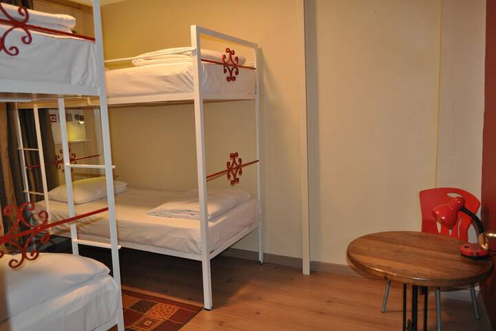 Room 28 of 112