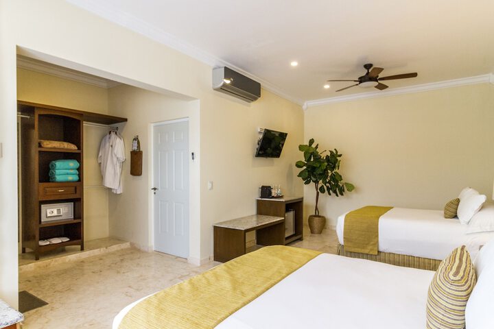 Room 13 of 104