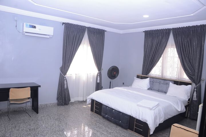 Room 18 of 79