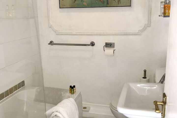 Room 16 of 35