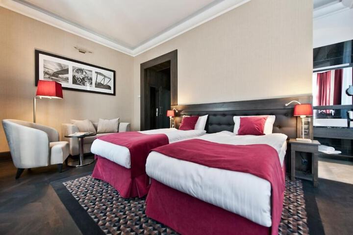 Room 8 of 42