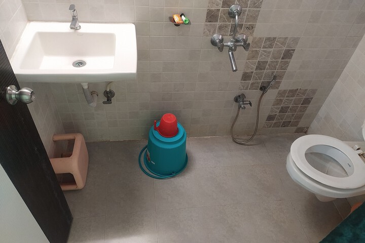Room 32 of 51