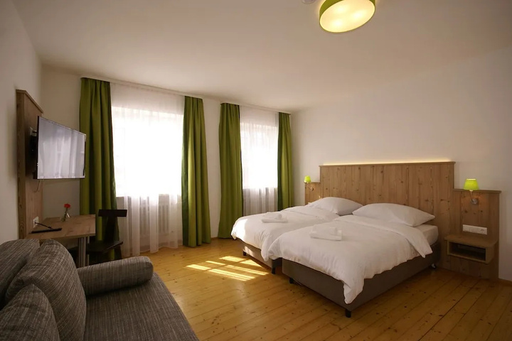 Room 8 of 11