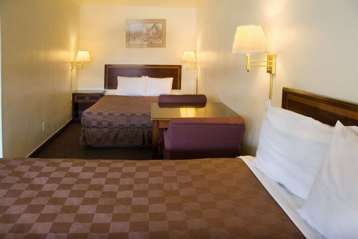 Room 13 of 38