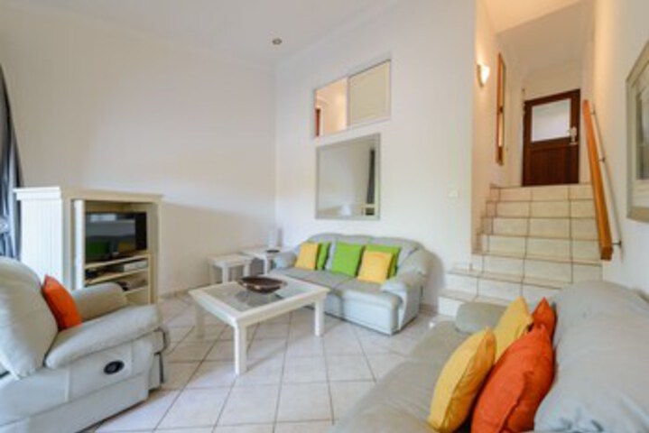 Room 6 of 16