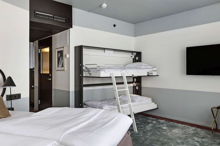Room 50 of 90