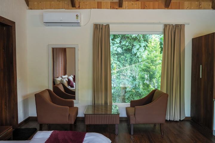 Room 3 of 10