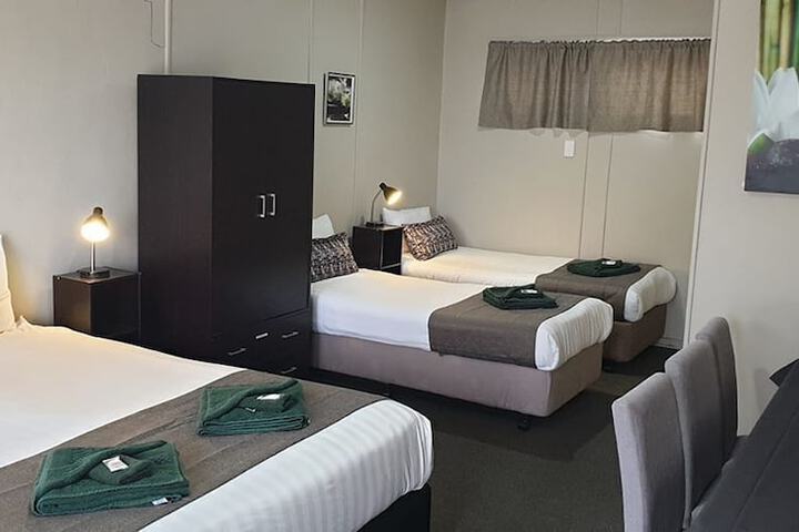 Room 14 of 33