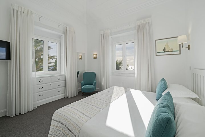Room 4 of 63