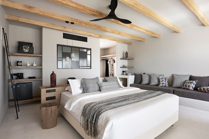 Room 15 of 46