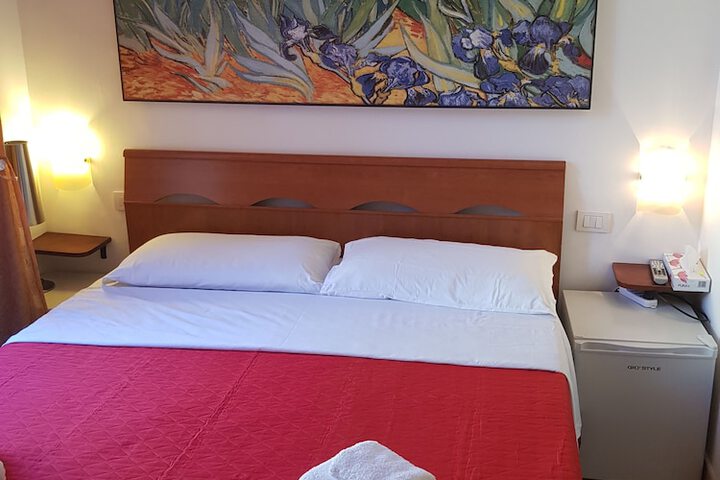 Room 17 of 27