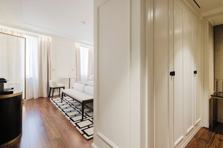 Room 8 of 150