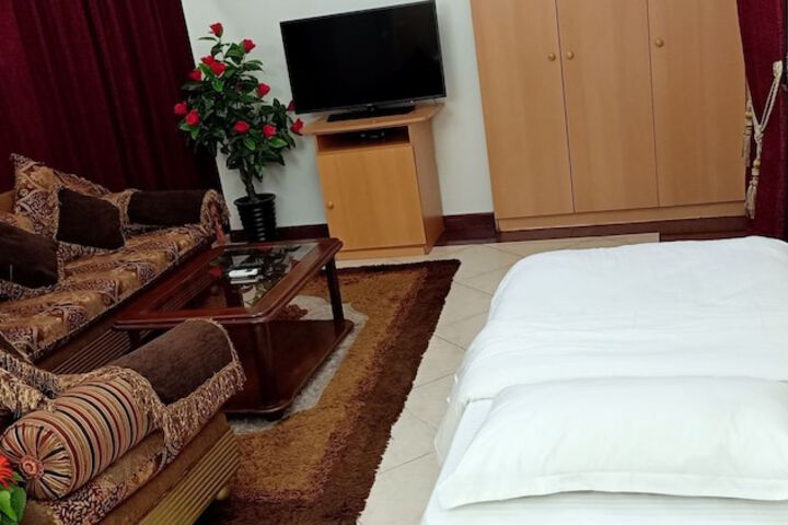 Room 18 of 25