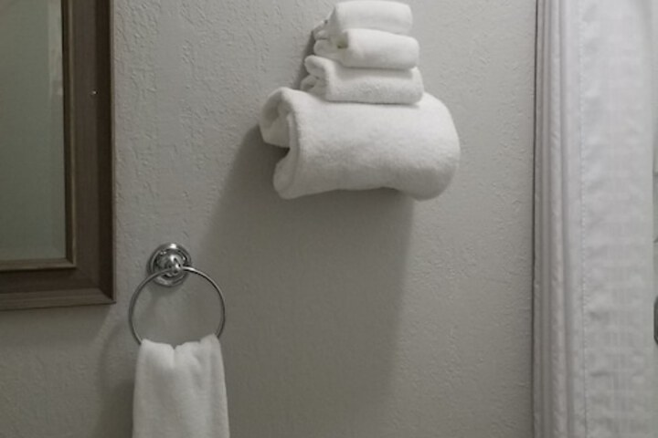 Room 4 of 43