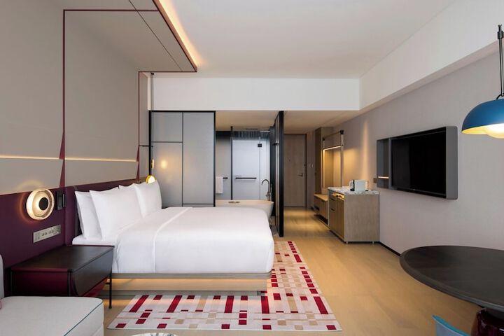 Room 4 of 65