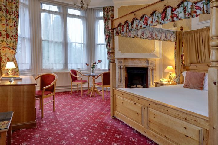 Room 8 of 15
