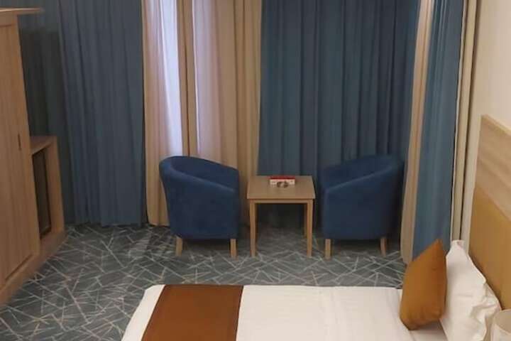 Room 18 of 21