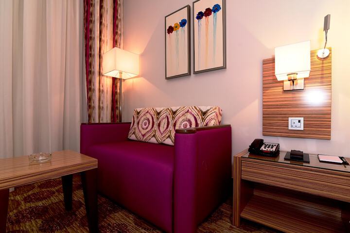 Room 30 of 106