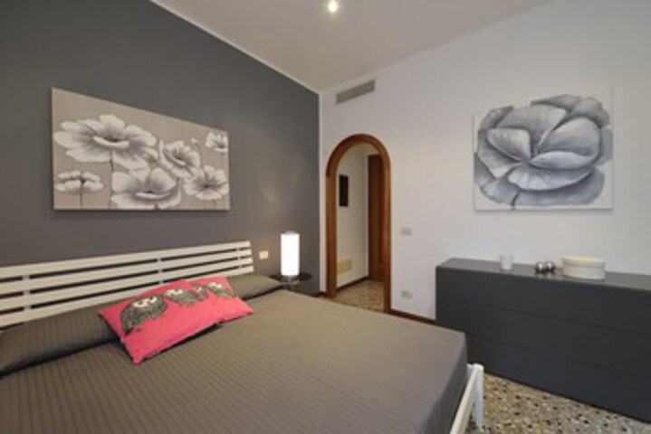 Room 33 of 37