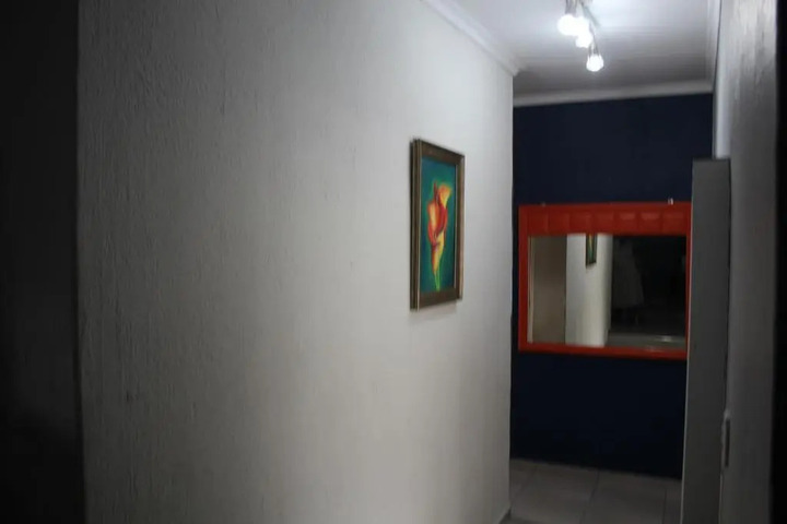 Room 9 of 12
