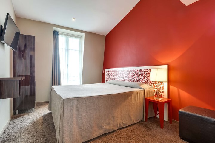 Room 15 of 42