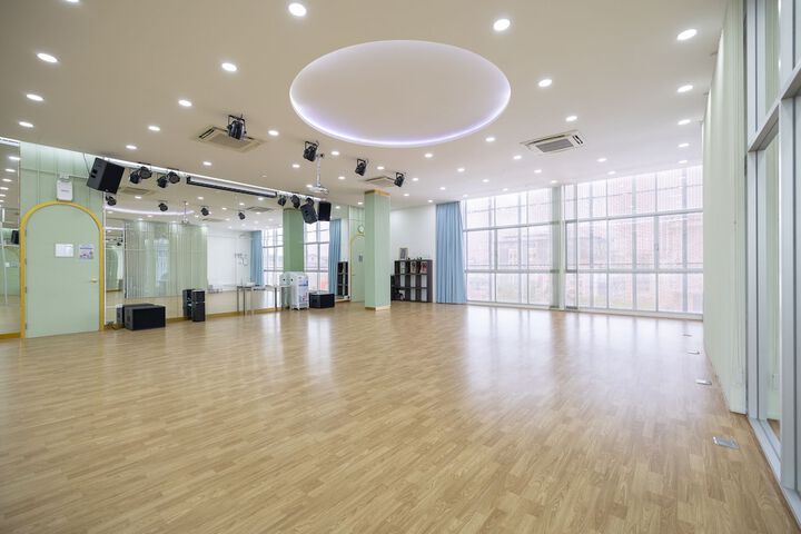 Ballroom/Hall 136 of 159