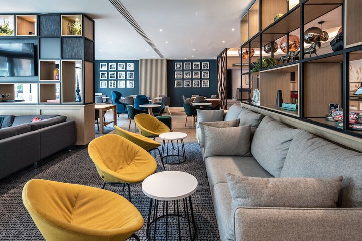 Lounge 59 of 84