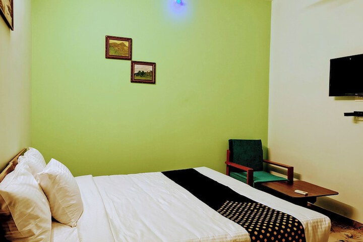 Room 32 of 63