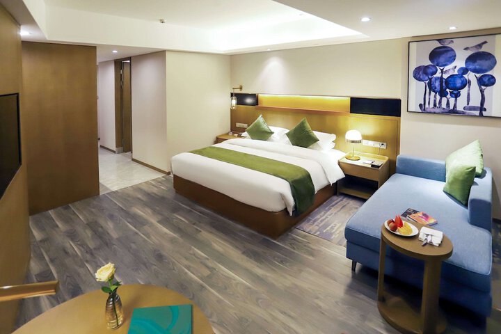Room 15 of 38