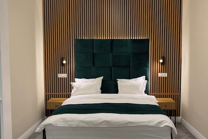 Room 27 of 37
