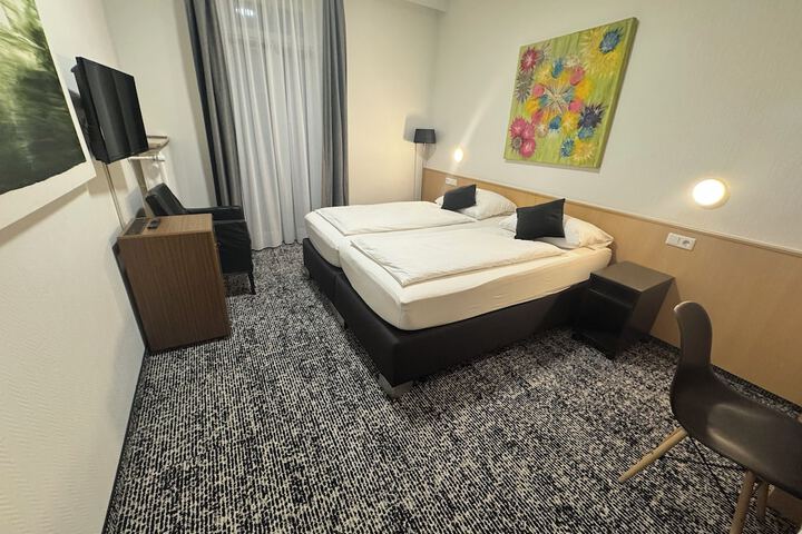 Room 4 of 55