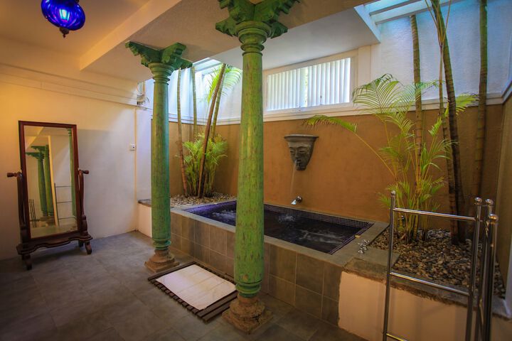 Hot Tub 26 of 47
