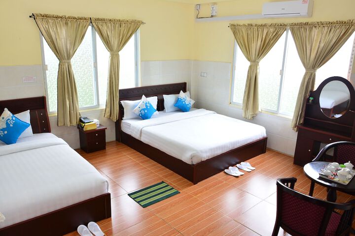 Room 10 of 32