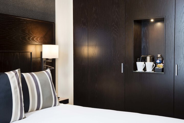 Room 17 of 35