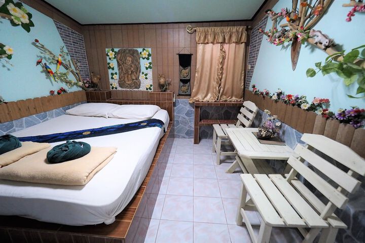 Room 7 of 42
