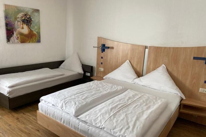 Room 32 of 59