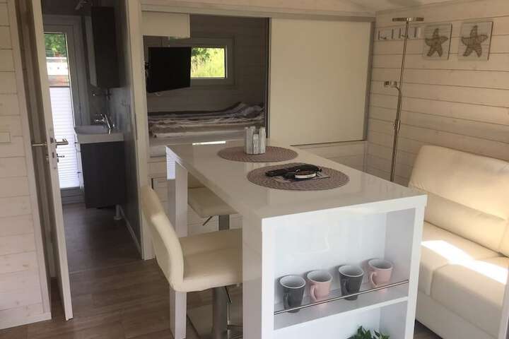 Room 3 of 65