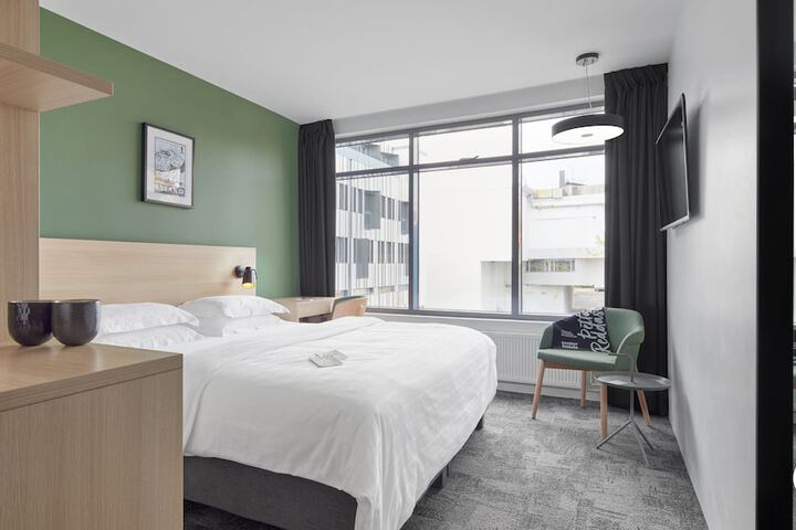 Room 11 of 39