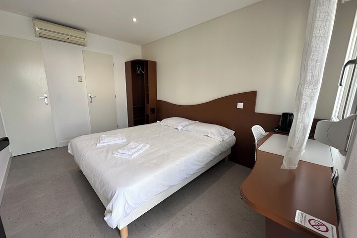 Room 2 of 17