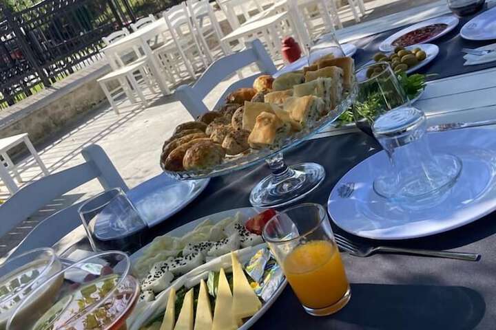 Breakfast/Coffee Service 99 of 118