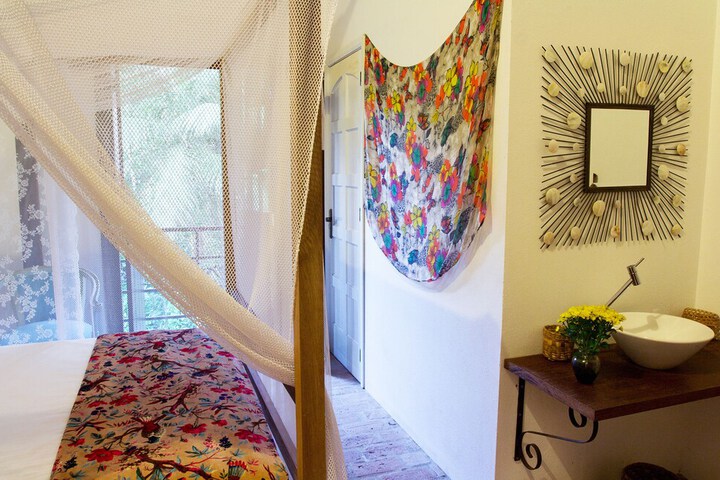 Room 14 of 83