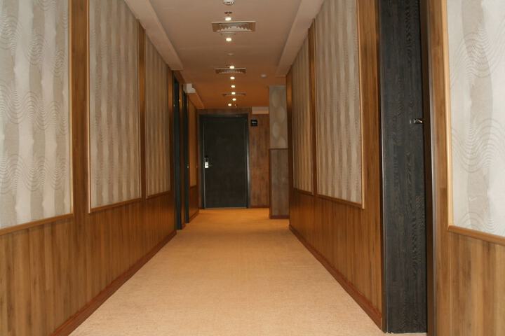 Ballroom/Hall 81 of 107