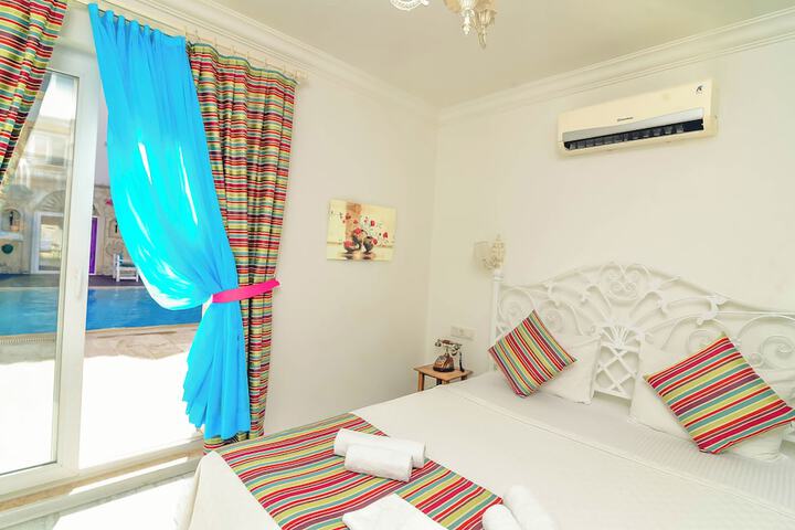 Room 13 of 78