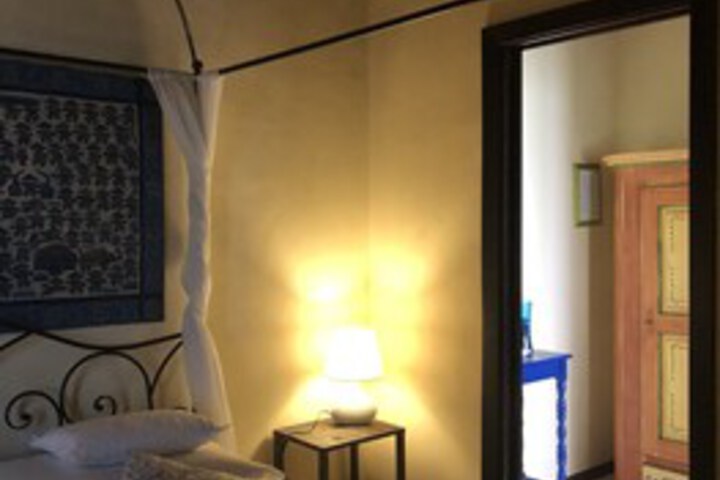 Room 5 of 15