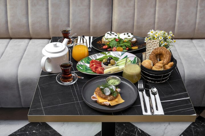 Breakfast/Coffee Service 107 of 126