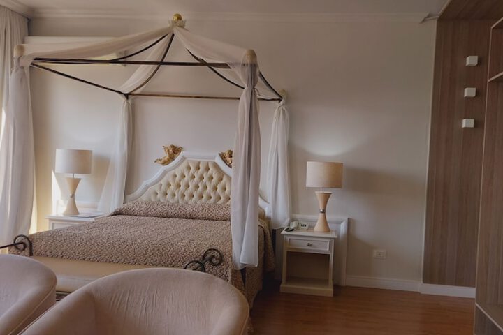 Room 25 of 80