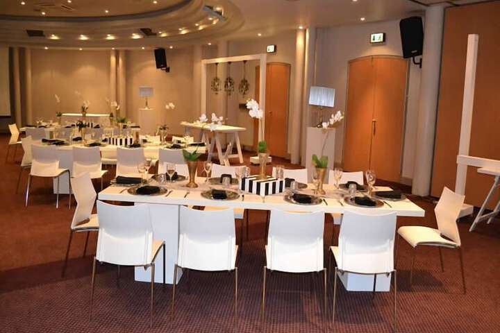 Ballroom/Hall 39 of 59