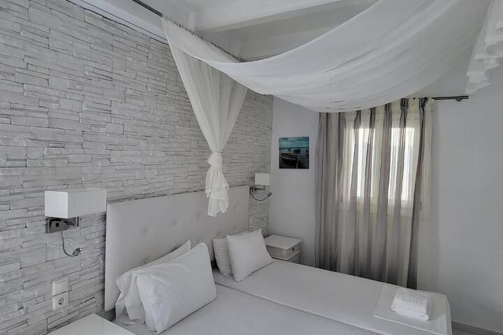 Room 9 of 44