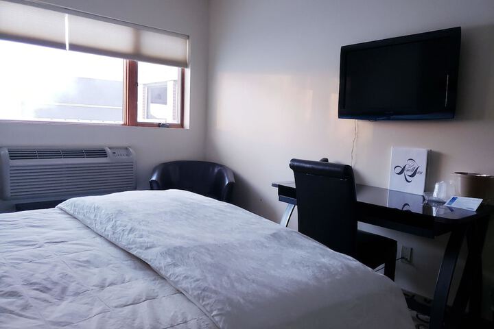 Room 6 of 206