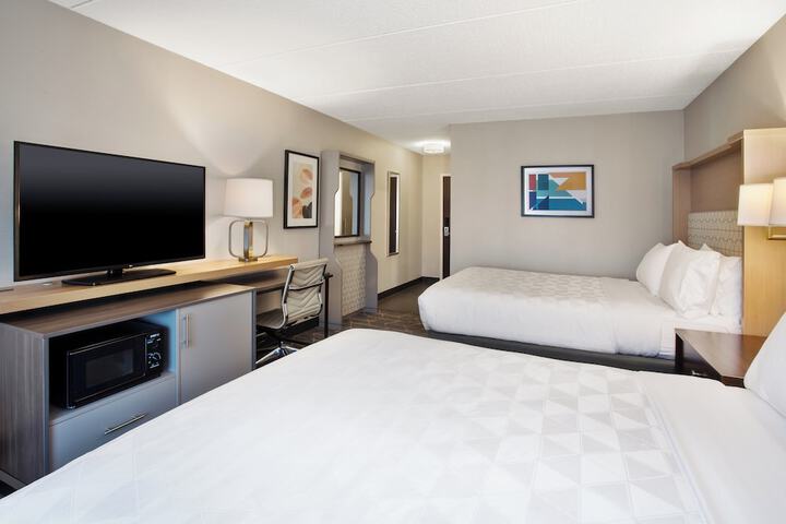 2 Queen Beds (19 of 19)